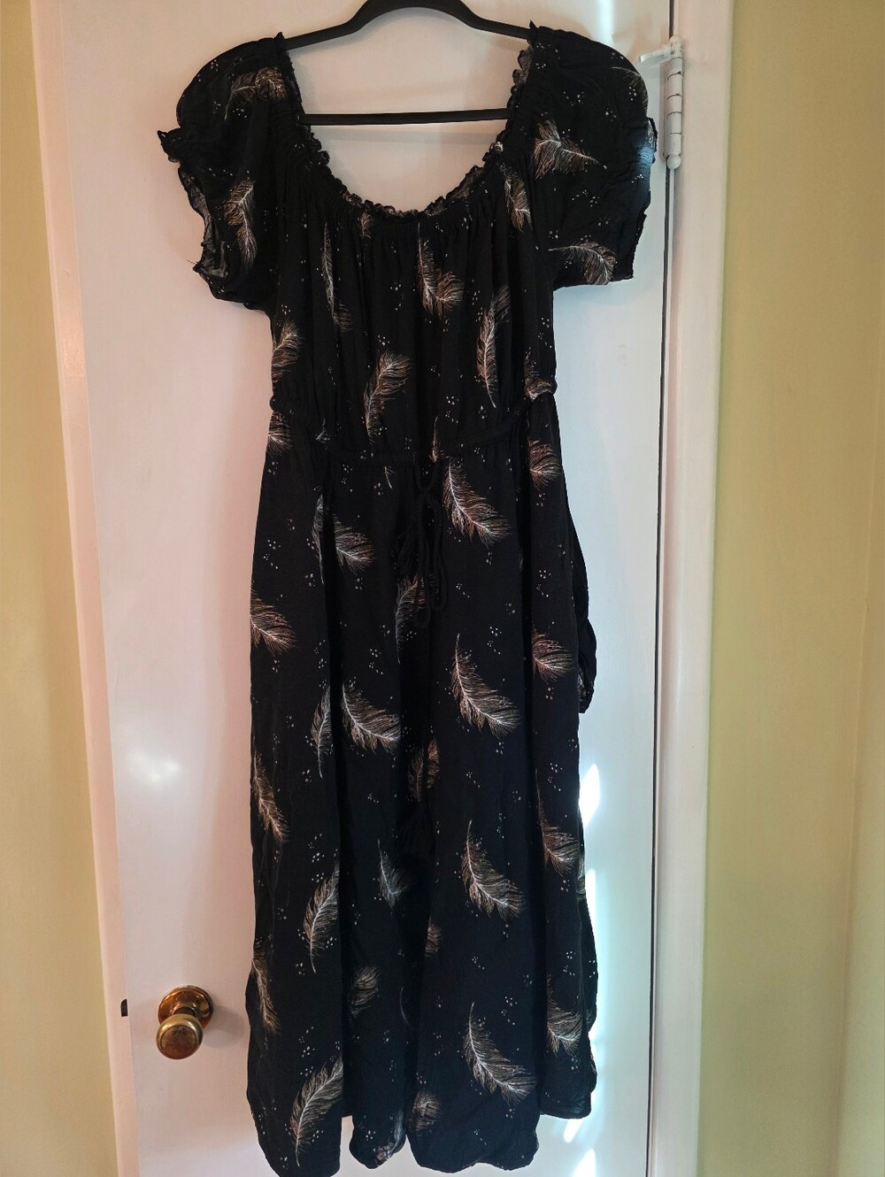 Torrid Black Feather-Print Peasant Dress Size 0